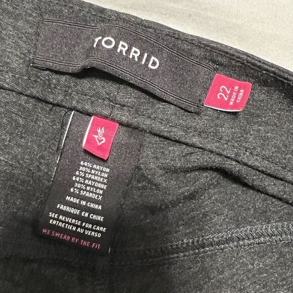 Torrid Women’s Plus Size 22 Capri Pants Stretch Gray Button Closure Denim - Picture 6 of 13